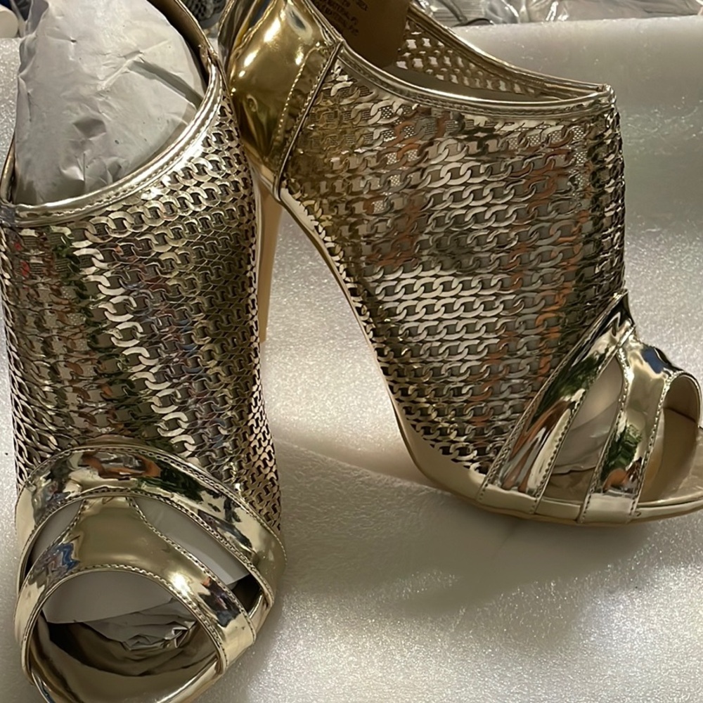 Ashley Stewart Gold Mesh Heels - Picture 4 of 6